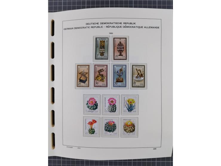 1945/90, ungebrauchte und postfrische Sammlung, oftmals komplett, dabei Bund/Berlin und DDR, DDR mit guten Dienstmarken inkl.