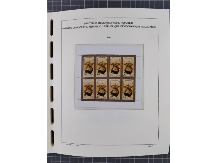 1945/90, ungebrauchte und postfrische Sammlung, oftmals komplett, dabei Bund/Berlin und DDR, DDR mit guten Dienstmarken inkl.