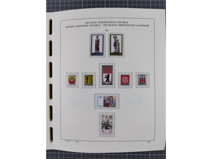 1945/90, ungebrauchte und postfrische Sammlung, oftmals komplett, dabei Bund/Berlin und DDR, DDR mit guten Dienstmarken inkl.