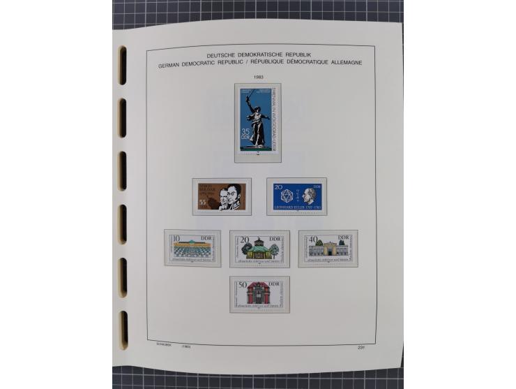 1945/90, ungebrauchte und postfrische Sammlung, oftmals komplett, dabei Bund/Berlin und DDR, DDR mit guten Dienstmarken inkl.