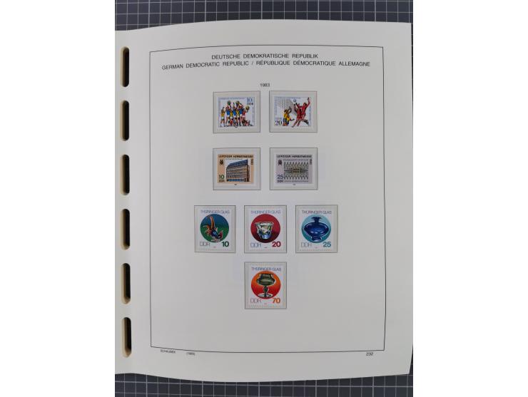 1945/90, ungebrauchte und postfrische Sammlung, oftmals komplett, dabei Bund/Berlin und DDR, DDR mit guten Dienstmarken inkl.