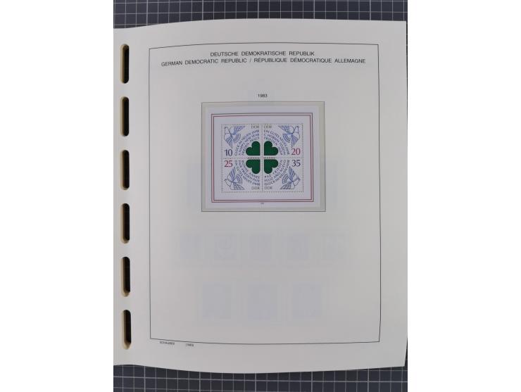 1945/90, ungebrauchte und postfrische Sammlung, oftmals komplett, dabei Bund/Berlin und DDR, DDR mit guten Dienstmarken inkl.