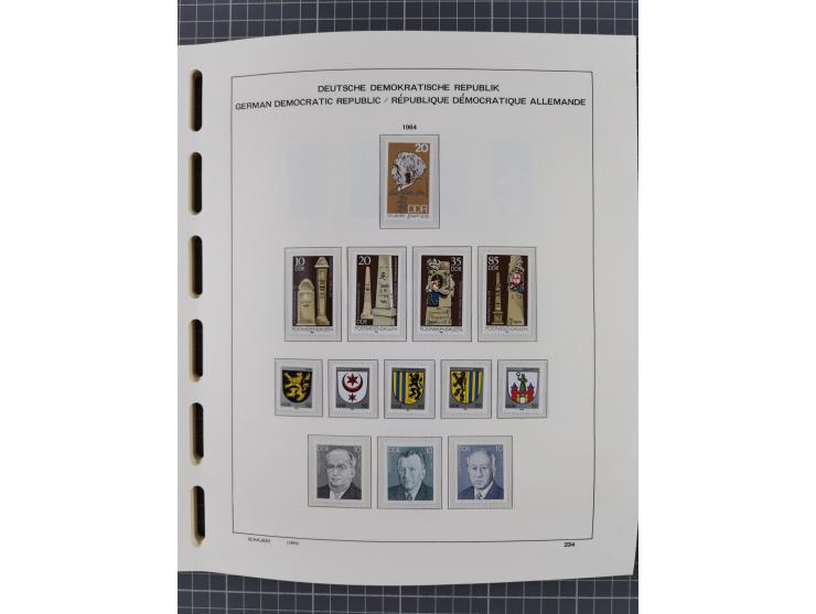 1945/90, ungebrauchte und postfrische Sammlung, oftmals komplett, dabei Bund/Berlin und DDR, DDR mit guten Dienstmarken inkl.