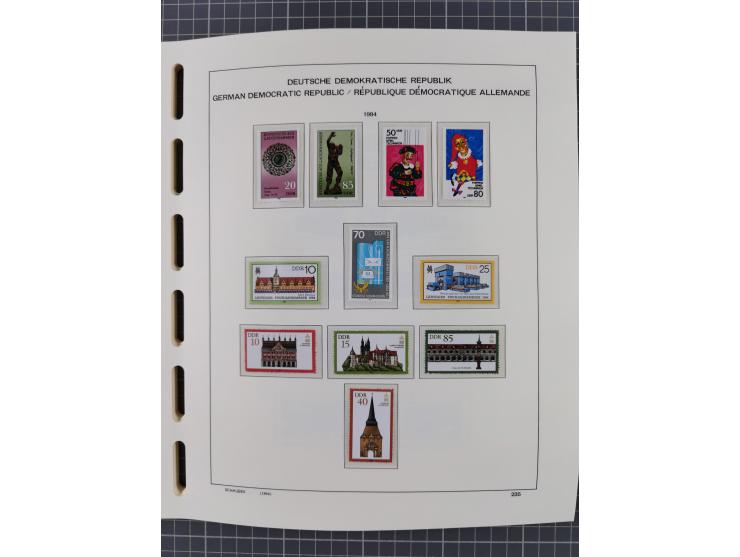 1945/90, ungebrauchte und postfrische Sammlung, oftmals komplett, dabei Bund/Berlin und DDR, DDR mit guten Dienstmarken inkl.