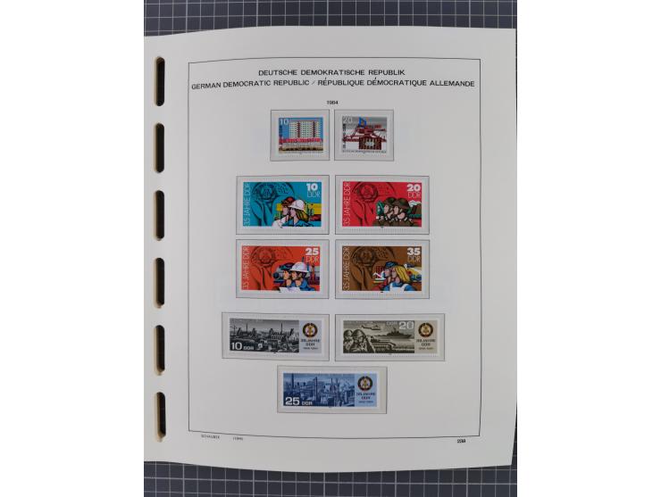 1945/90, ungebrauchte und postfrische Sammlung, oftmals komplett, dabei Bund/Berlin und DDR, DDR mit guten Dienstmarken inkl.