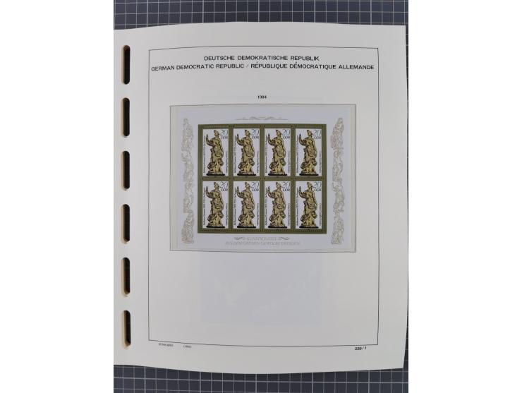 1945/90, ungebrauchte und postfrische Sammlung, oftmals komplett, dabei Bund/Berlin und DDR, DDR mit guten Dienstmarken inkl.