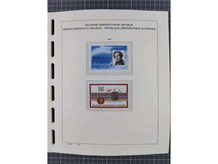 1945/90, ungebrauchte und postfrische Sammlung, oftmals komplett, dabei Bund/Berlin und DDR, DDR mit guten Dienstmarken inkl.