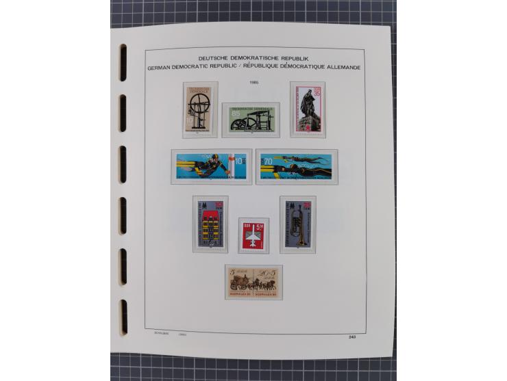 1945/90, ungebrauchte und postfrische Sammlung, oftmals komplett, dabei Bund/Berlin und DDR, DDR mit guten Dienstmarken inkl.