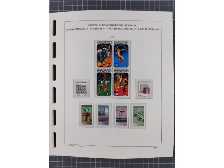 1945/90, ungebrauchte und postfrische Sammlung, oftmals komplett, dabei Bund/Berlin und DDR, DDR mit guten Dienstmarken inkl.