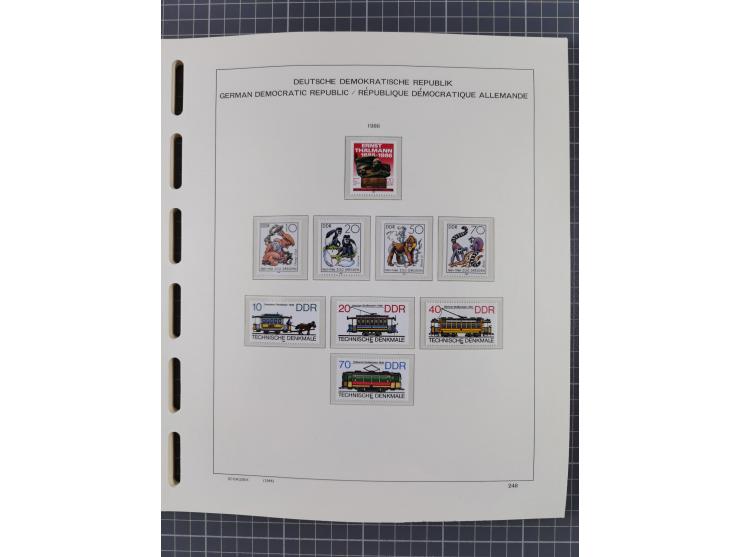 1945/90, ungebrauchte und postfrische Sammlung, oftmals komplett, dabei Bund/Berlin und DDR, DDR mit guten Dienstmarken inkl.