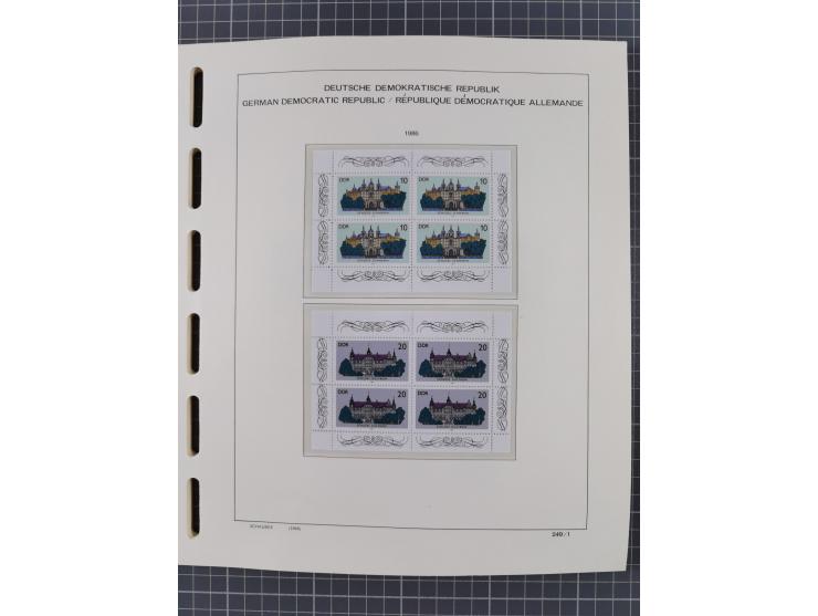 1945/90, ungebrauchte und postfrische Sammlung, oftmals komplett, dabei Bund/Berlin und DDR, DDR mit guten Dienstmarken inkl.