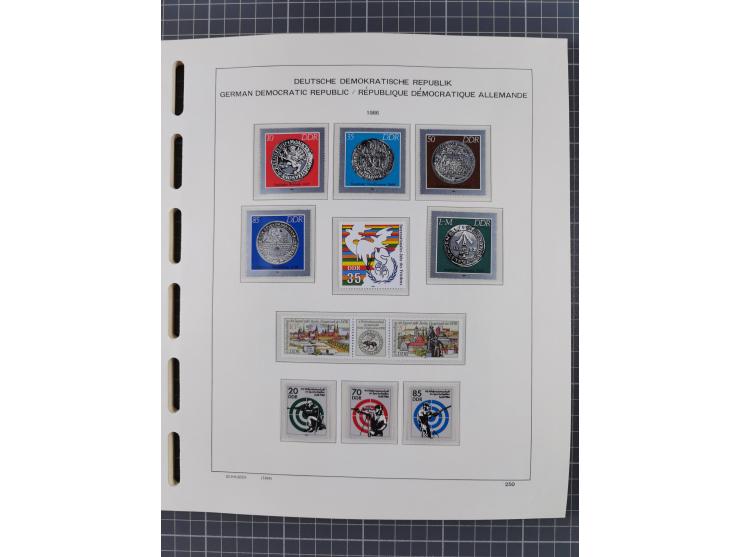 1945/90, ungebrauchte und postfrische Sammlung, oftmals komplett, dabei Bund/Berlin und DDR, DDR mit guten Dienstmarken inkl.
