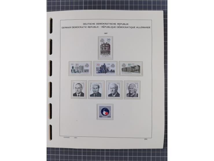 1945/90, ungebrauchte und postfrische Sammlung, oftmals komplett, dabei Bund/Berlin und DDR, DDR mit guten Dienstmarken inkl.