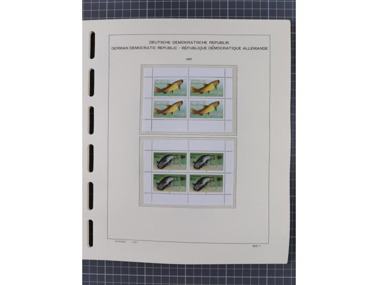 1945/90, ungebrauchte und postfrische Sammlung, oftmals komplett, dabei Bund/Berlin und DDR, DDR mit guten Dienstmarken inkl.