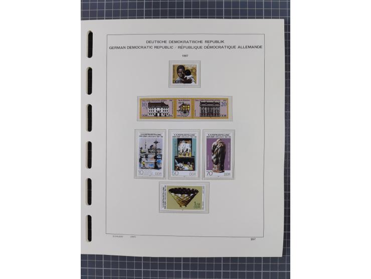 1945/90, ungebrauchte und postfrische Sammlung, oftmals komplett, dabei Bund/Berlin und DDR, DDR mit guten Dienstmarken inkl.