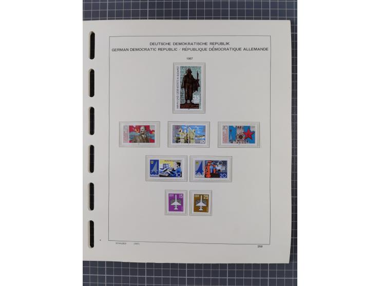 1945/90, ungebrauchte und postfrische Sammlung, oftmals komplett, dabei Bund/Berlin und DDR, DDR mit guten Dienstmarken inkl.