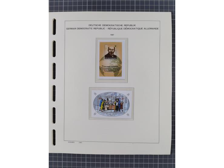1945/90, ungebrauchte und postfrische Sammlung, oftmals komplett, dabei Bund/Berlin und DDR, DDR mit guten Dienstmarken inkl.