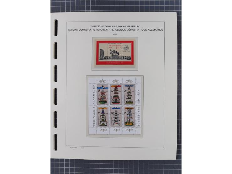 1945/90, ungebrauchte und postfrische Sammlung, oftmals komplett, dabei Bund/Berlin und DDR, DDR mit guten Dienstmarken inkl.