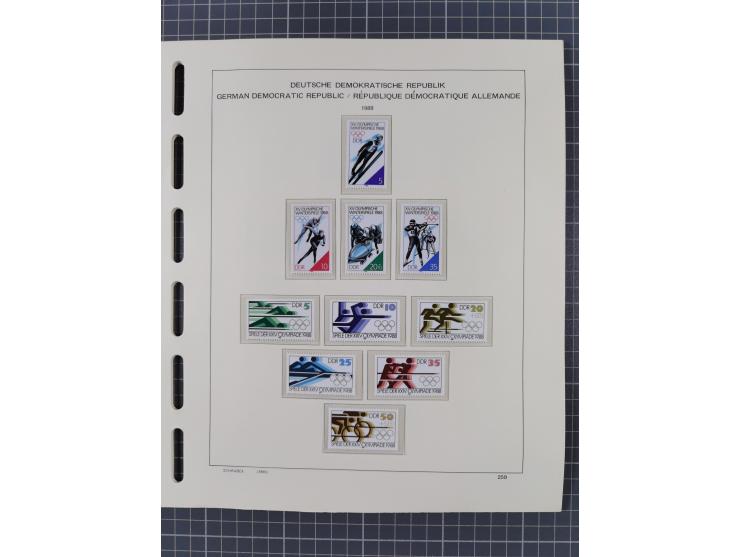 1945/90, ungebrauchte und postfrische Sammlung, oftmals komplett, dabei Bund/Berlin und DDR, DDR mit guten Dienstmarken inkl.