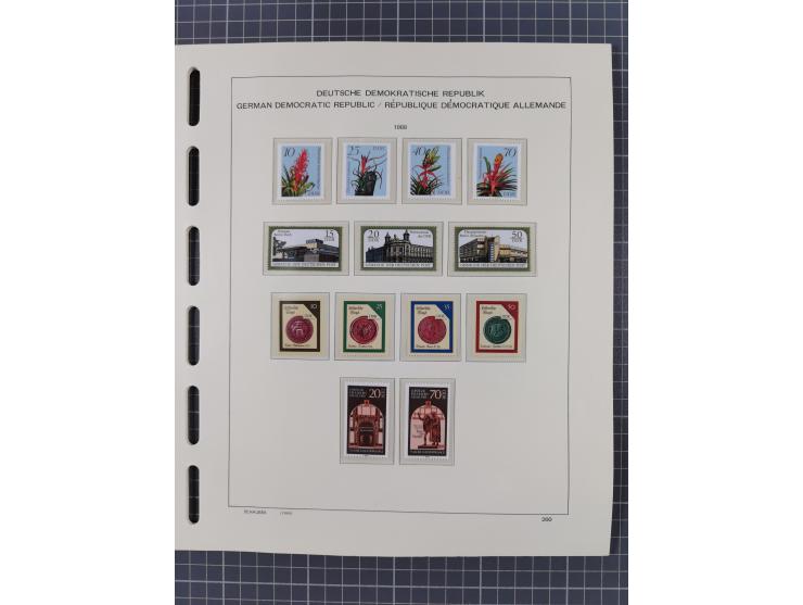 1945/90, ungebrauchte und postfrische Sammlung, oftmals komplett, dabei Bund/Berlin und DDR, DDR mit guten Dienstmarken inkl.