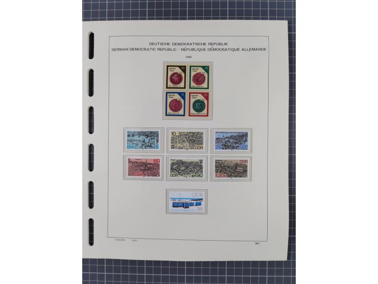 1945/90, ungebrauchte und postfrische Sammlung, oftmals komplett, dabei Bund/Berlin und DDR, DDR mit guten Dienstmarken inkl.