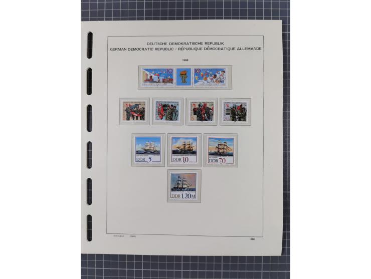 1945/90, ungebrauchte und postfrische Sammlung, oftmals komplett, dabei Bund/Berlin und DDR, DDR mit guten Dienstmarken inkl.