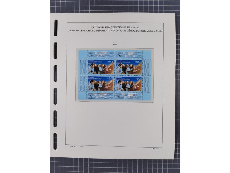 1945/90, ungebrauchte und postfrische Sammlung, oftmals komplett, dabei Bund/Berlin und DDR, DDR mit guten Dienstmarken inkl.