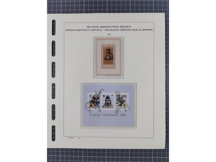 1945/90, ungebrauchte und postfrische Sammlung, oftmals komplett, dabei Bund/Berlin und DDR, DDR mit guten Dienstmarken inkl.