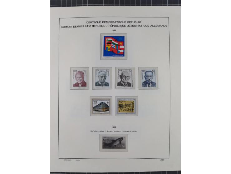 1945/90, ungebrauchte und postfrische Sammlung, oftmals komplett, dabei Bund/Berlin und DDR, DDR mit guten Dienstmarken inkl.