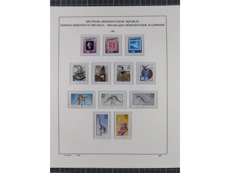 1945/90, ungebrauchte und postfrische Sammlung, oftmals komplett, dabei Bund/Berlin und DDR, DDR mit guten Dienstmarken inkl.