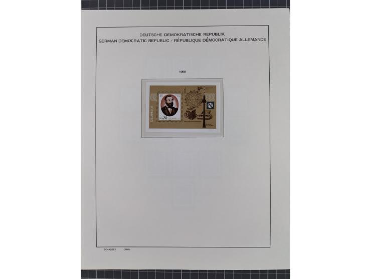 1945/90, ungebrauchte und postfrische Sammlung, oftmals komplett, dabei Bund/Berlin und DDR, DDR mit guten Dienstmarken inkl.