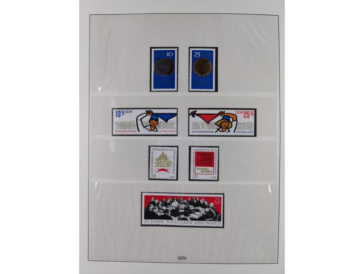 1948/2001, vorwiegend postfrische Sammlung, dabei Bund, Berlin und DDR in den Hauptnummern augenscheinlich komplett, außerdem