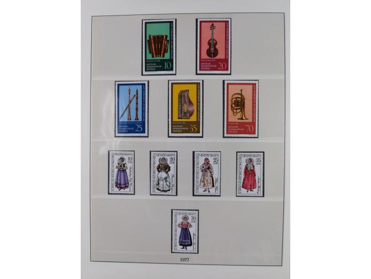 1948/2001, vorwiegend postfrische Sammlung, dabei Bund, Berlin und DDR in den Hauptnummern augenscheinlich komplett, außerdem