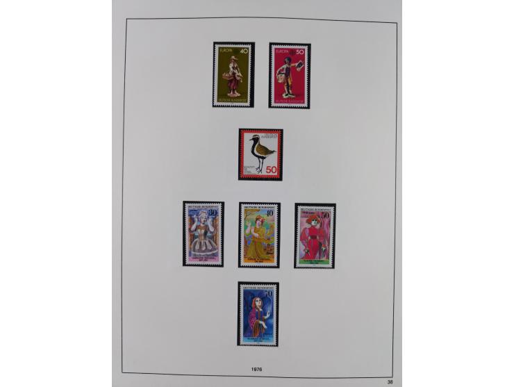 1948/2001, vorwiegend postfrische Sammlung, dabei Bund, Berlin und DDR in den Hauptnummern augenscheinlich komplett, außerdem