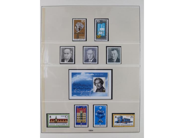 1948/2001, vorwiegend postfrische Sammlung, dabei Bund, Berlin und DDR in den Hauptnummern augenscheinlich komplett, außerdem