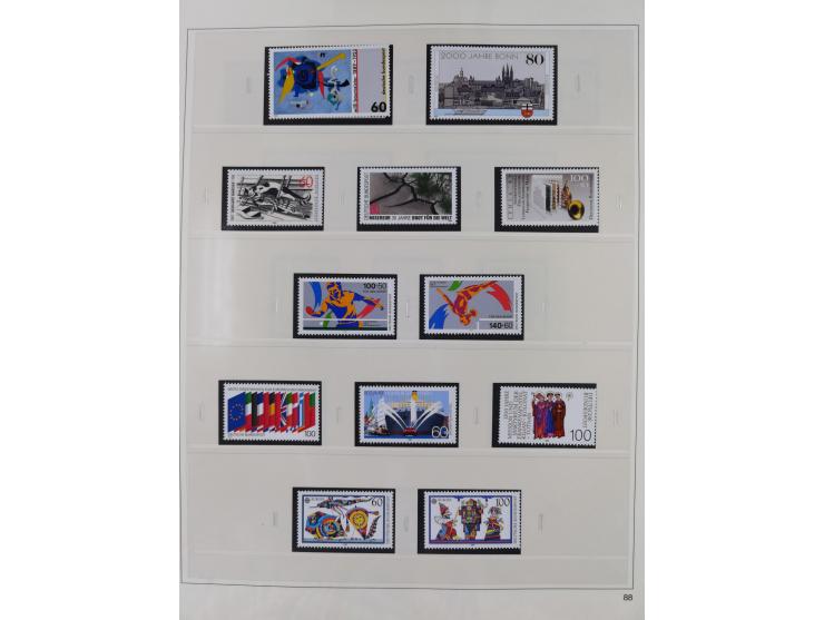 1948/2001, vorwiegend postfrische Sammlung, dabei Bund, Berlin und DDR in den Hauptnummern augenscheinlich komplett, außerdem