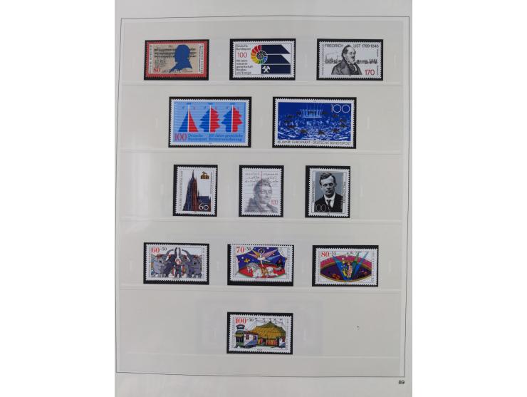 1948/2001, vorwiegend postfrische Sammlung, dabei Bund, Berlin und DDR in den Hauptnummern augenscheinlich komplett, außerdem