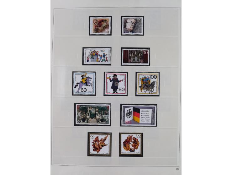 1948/2001, vorwiegend postfrische Sammlung, dabei Bund, Berlin und DDR in den Hauptnummern augenscheinlich komplett, außerdem