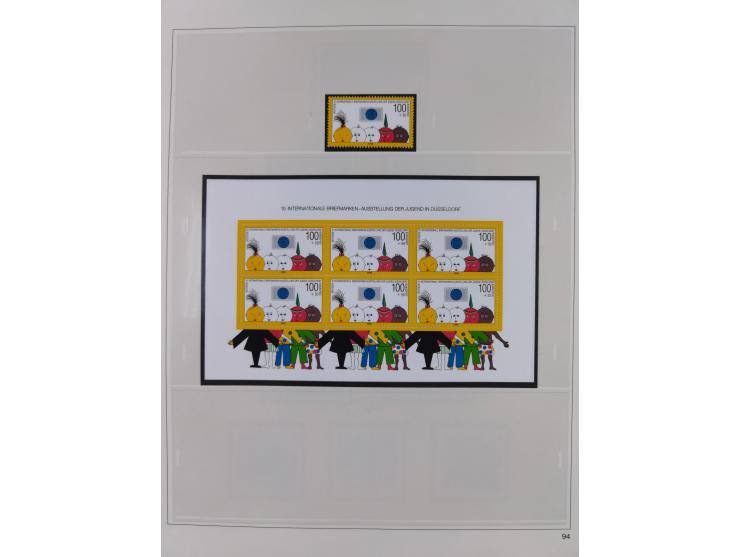 1948/2001, vorwiegend postfrische Sammlung, dabei Bund, Berlin und DDR in den Hauptnummern augenscheinlich komplett, außerdem