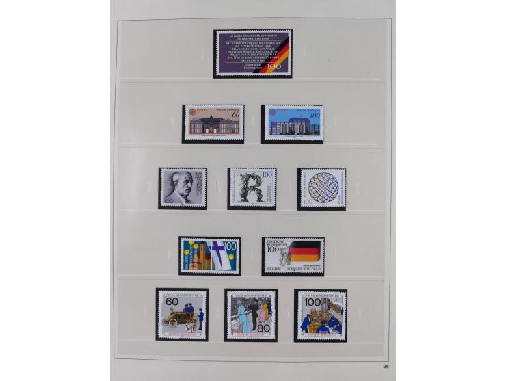 1948/2001, vorwiegend postfrische Sammlung, dabei Bund, Berlin und DDR in den Hauptnummern augenscheinlich komplett, außerdem