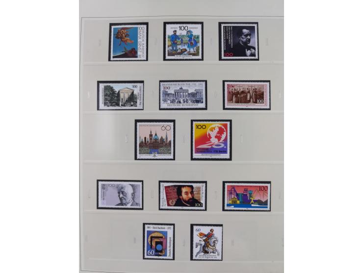 1948/2001, vorwiegend postfrische Sammlung, dabei Bund, Berlin und DDR in den Hauptnummern augenscheinlich komplett, außerdem