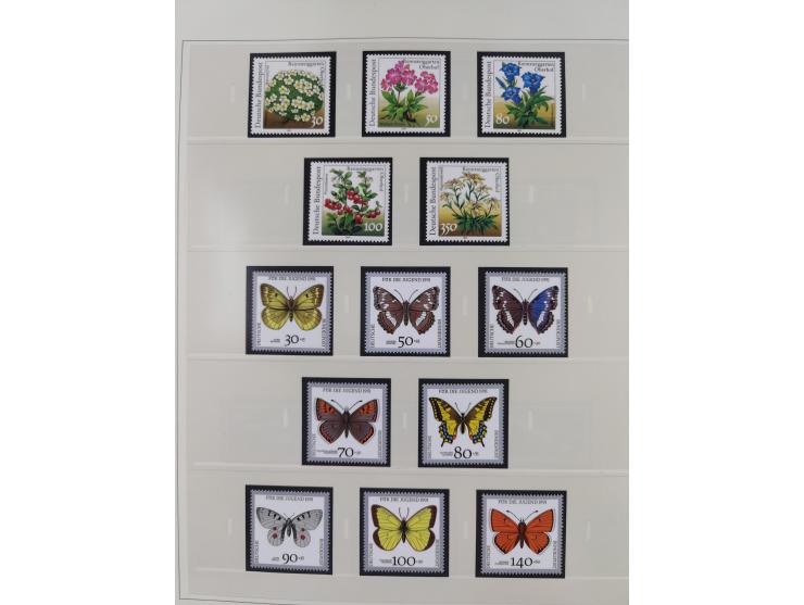 1948/2001, vorwiegend postfrische Sammlung, dabei Bund, Berlin und DDR in den Hauptnummern augenscheinlich komplett, außerdem