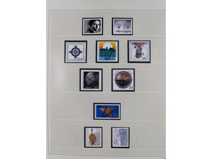 1948/2001, vorwiegend postfrische Sammlung, dabei Bund, Berlin und DDR in den Hauptnummern augenscheinlich komplett, außerdem