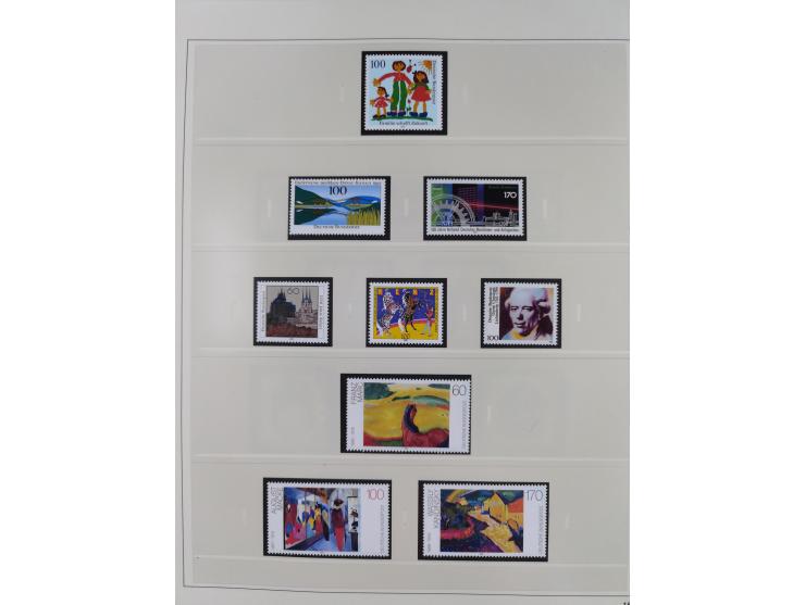 1948/2001, vorwiegend postfrische Sammlung, dabei Bund, Berlin und DDR in den Hauptnummern augenscheinlich komplett, außerdem