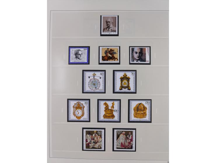 1948/2001, vorwiegend postfrische Sammlung, dabei Bund, Berlin und DDR in den Hauptnummern augenscheinlich komplett, außerdem