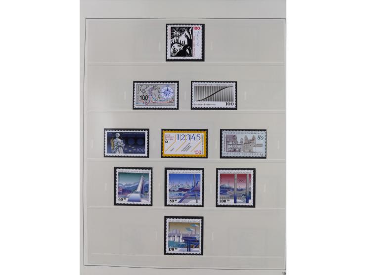 1948/2001, vorwiegend postfrische Sammlung, dabei Bund, Berlin und DDR in den Hauptnummern augenscheinlich komplett, außerdem