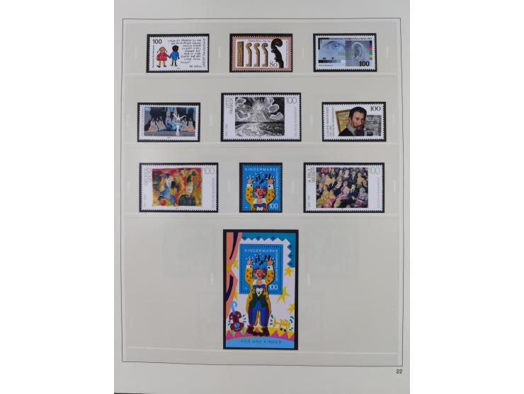 1948/2001, vorwiegend postfrische Sammlung, dabei Bund, Berlin und DDR in den Hauptnummern augenscheinlich komplett, außerdem