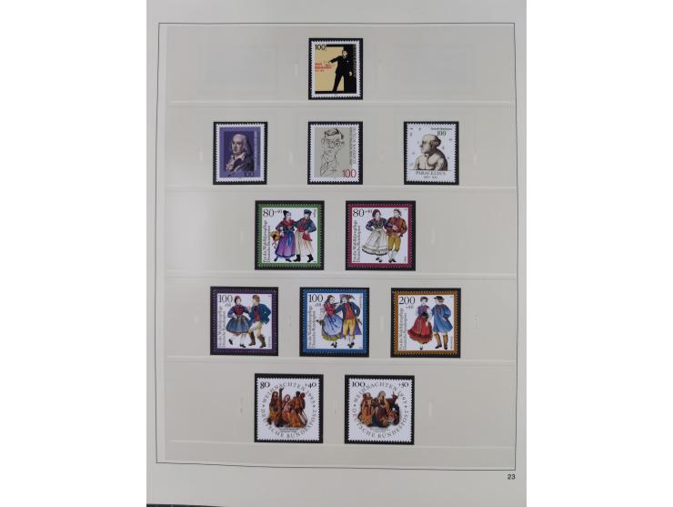 1948/2001, vorwiegend postfrische Sammlung, dabei Bund, Berlin und DDR in den Hauptnummern augenscheinlich komplett, außerdem