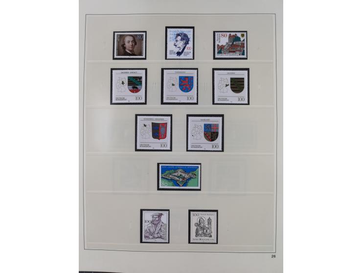 1948/2001, vorwiegend postfrische Sammlung, dabei Bund, Berlin und DDR in den Hauptnummern augenscheinlich komplett, außerdem