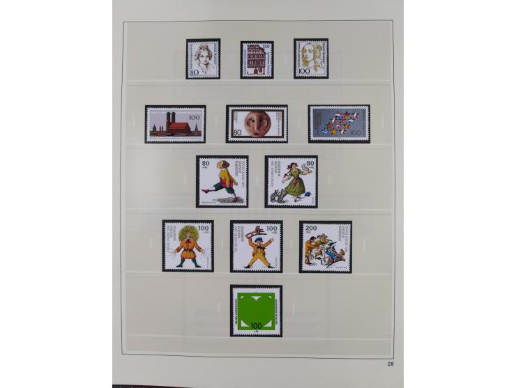 1948/2001, vorwiegend postfrische Sammlung, dabei Bund, Berlin und DDR in den Hauptnummern augenscheinlich komplett, außerdem